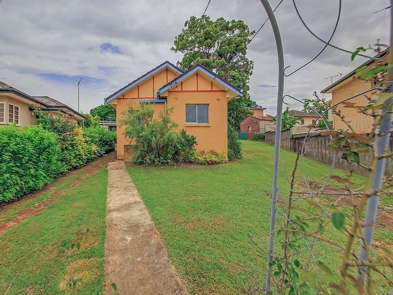 13 Captain Street, Holland Park West QLD 4121