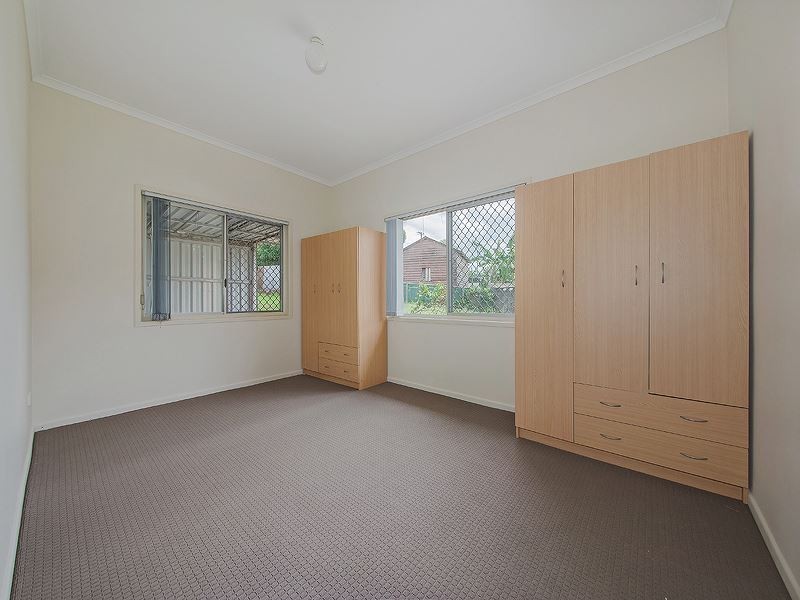 13 Captain Street, Holland Park West QLD 4121