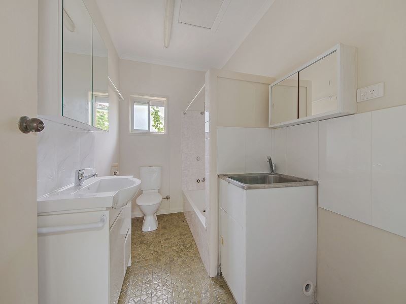 13 Captain Street, Holland Park West QLD 4121