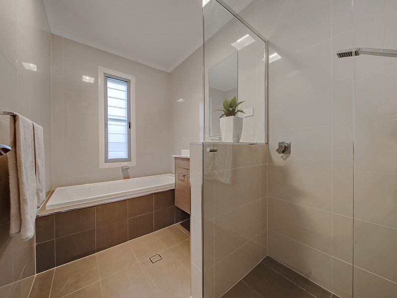 72 Eva Street, Coorparoo QLD 4151