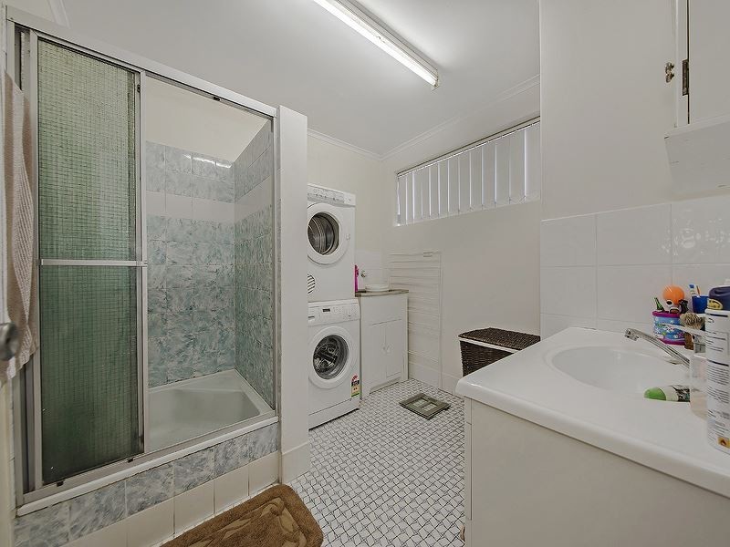 1/277 Cavendish Road, Coorparoo QLD 4151