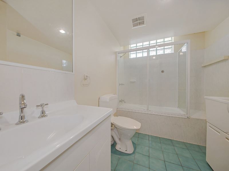 2/46 Robinson Street, Coorparoo QLD 4151