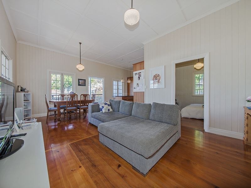 17 The Crescent, Coorparoo QLD 4151