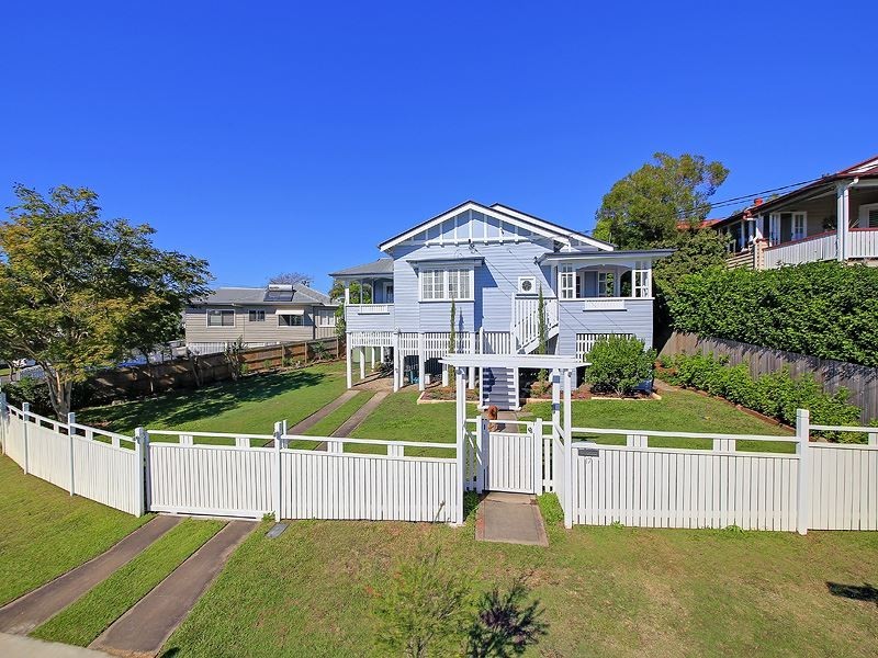17 The Crescent, Coorparoo QLD 4151