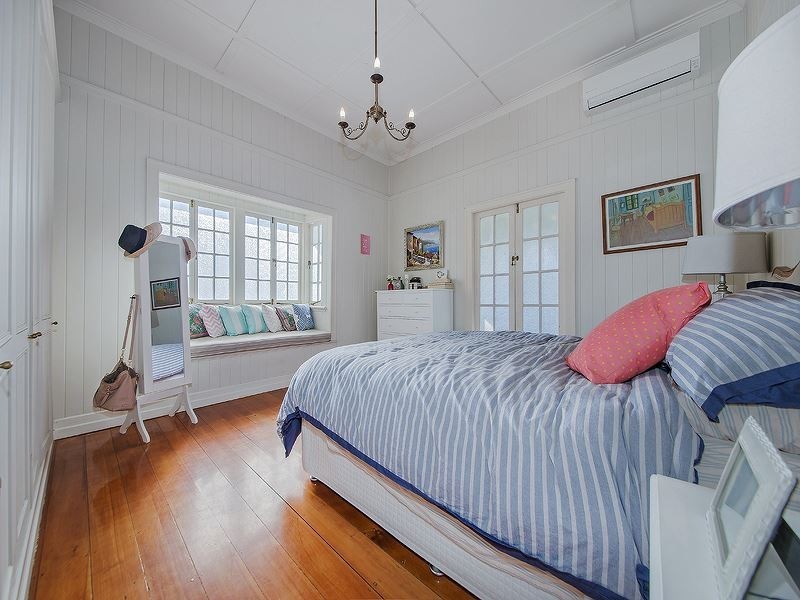 17 The Crescent, Coorparoo QLD 4151