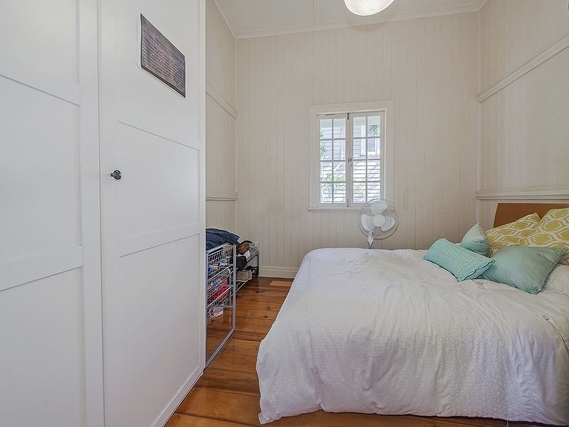 17 The Crescent, Coorparoo QLD 4151