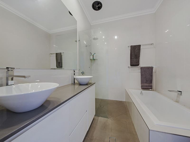 37 Raff Avenue, Holland Park QLD 4121