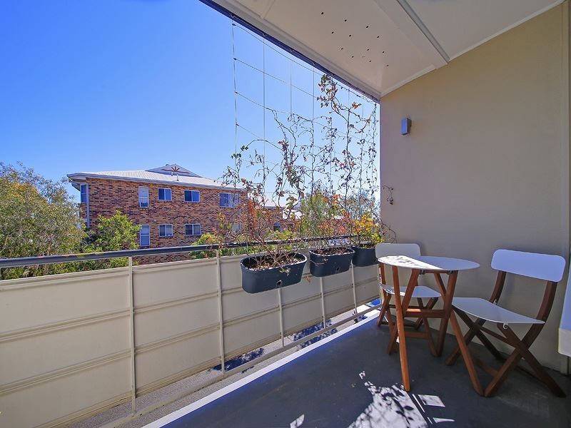 7/241 Cavendish Road, Coorparoo QLD 4151