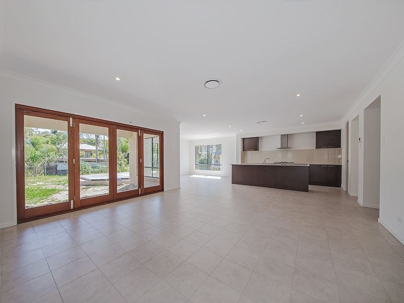 27 Herbert Street, Camp Hill QLD 4152