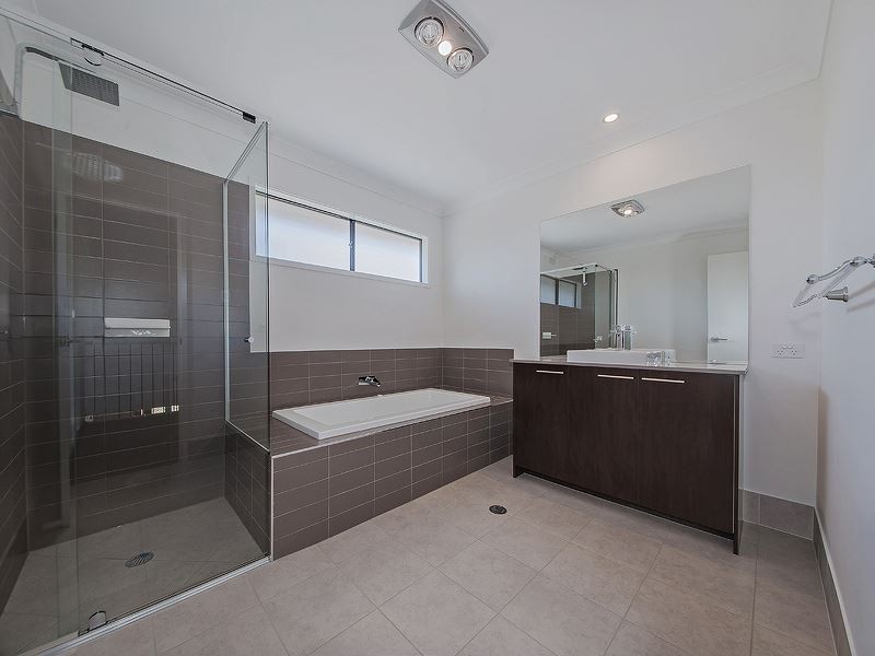 27 Herbert Street, Camp Hill QLD 4152