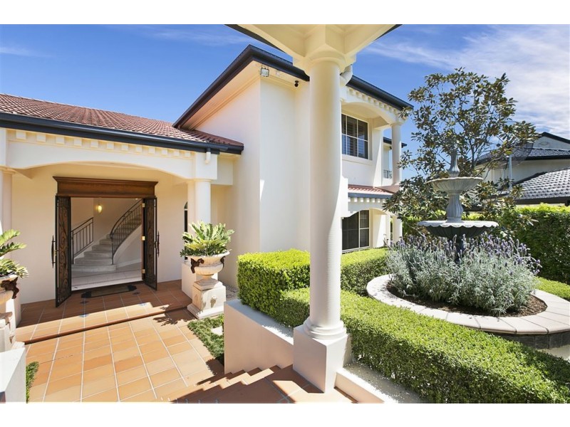 38 Fairway Place, Carindale QLD 4152