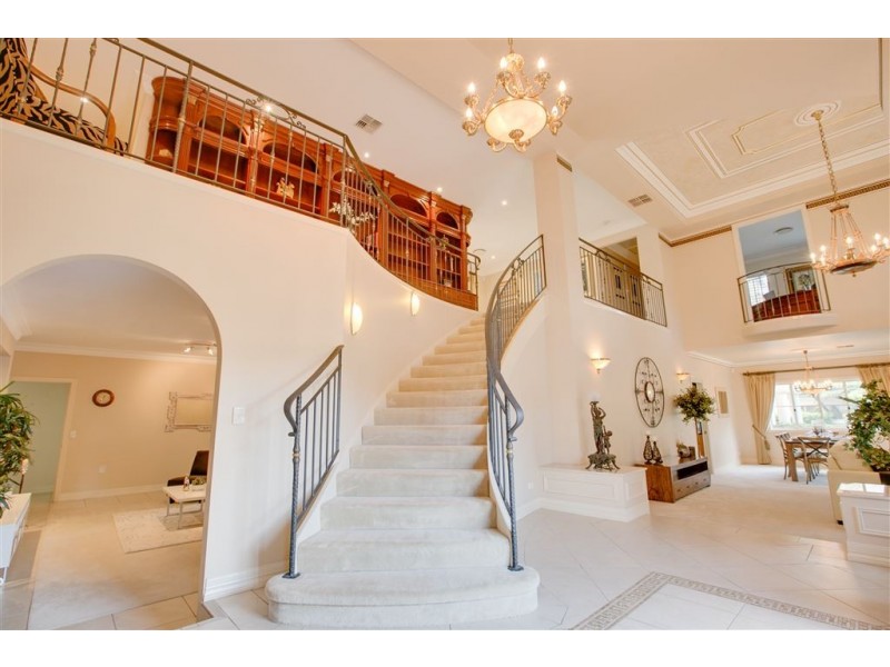 38 Fairway Place, Carindale QLD 4152