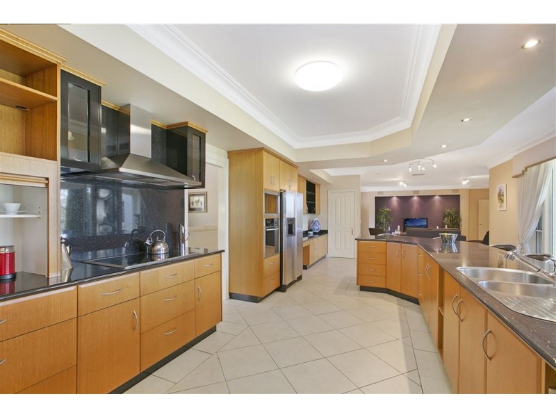 38 Fairway Place, Carindale QLD 4152