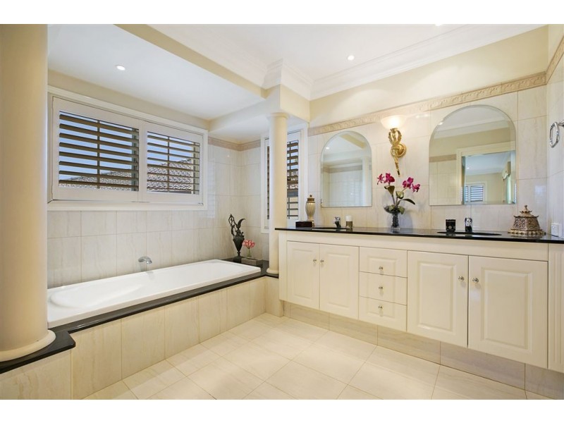 38 Fairway Place, Carindale QLD 4152