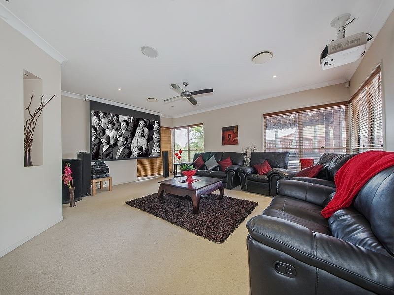 16 Sumner Place, Carindale QLD 4152