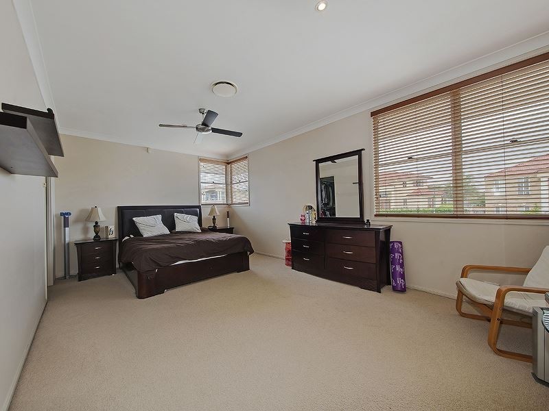 16 Sumner Place, Carindale QLD 4152