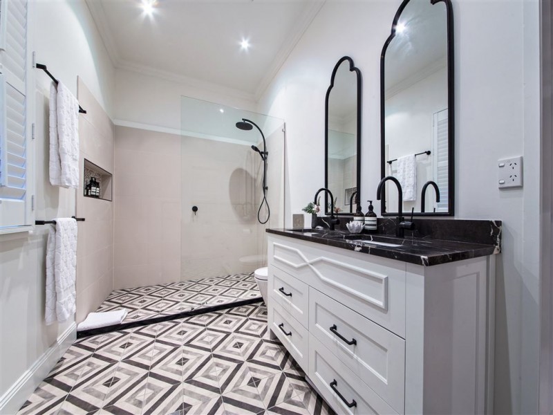 15 Hamel Street, Camp Hill QLD 4152