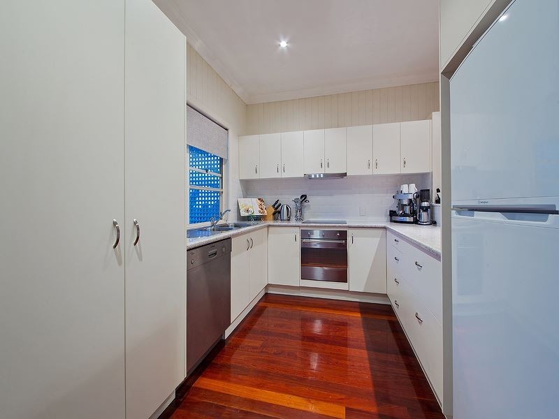 7 Newman Avenue, Camp Hill QLD 4152