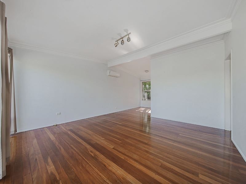 54 Valentia Street, Mansfield QLD 4122