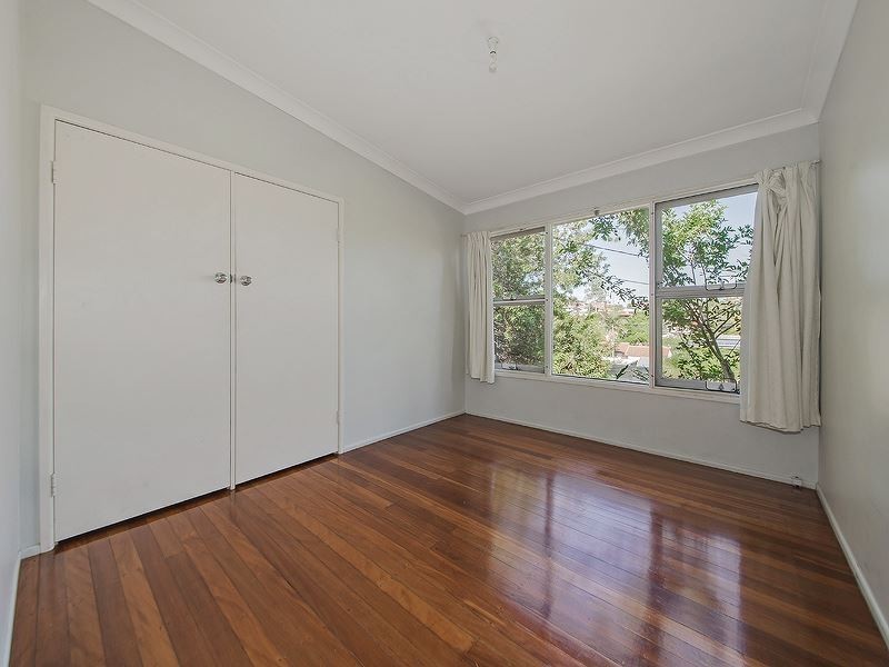 54 Valentia Street, Mansfield QLD 4122