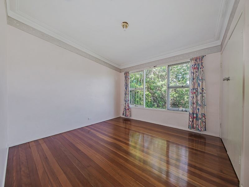 54 Valentia Street, Mansfield QLD 4122