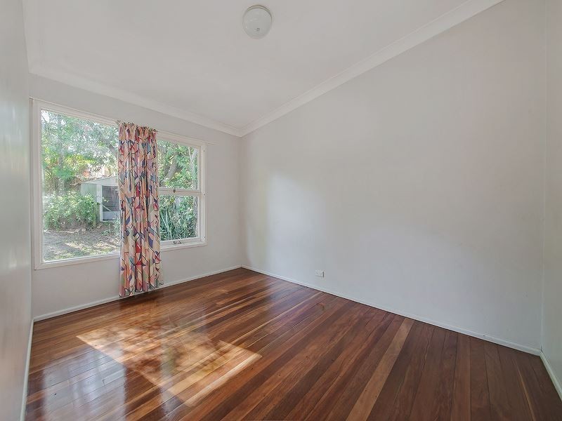 54 Valentia Street, Mansfield QLD 4122