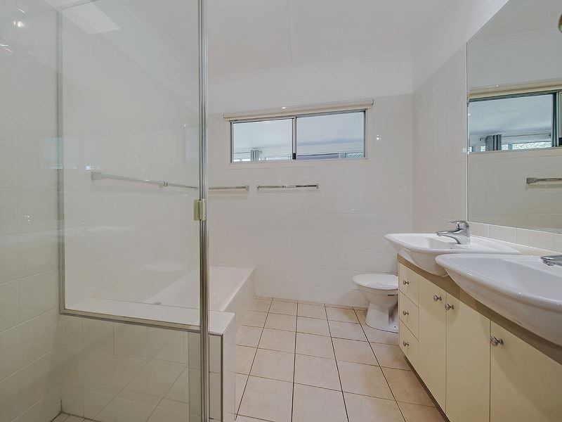 15 Monza Street, Holland Park West QLD 4121