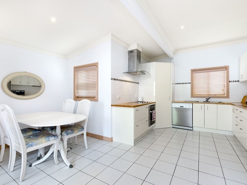 31 Brooks Street, Camp Hill QLD 4152