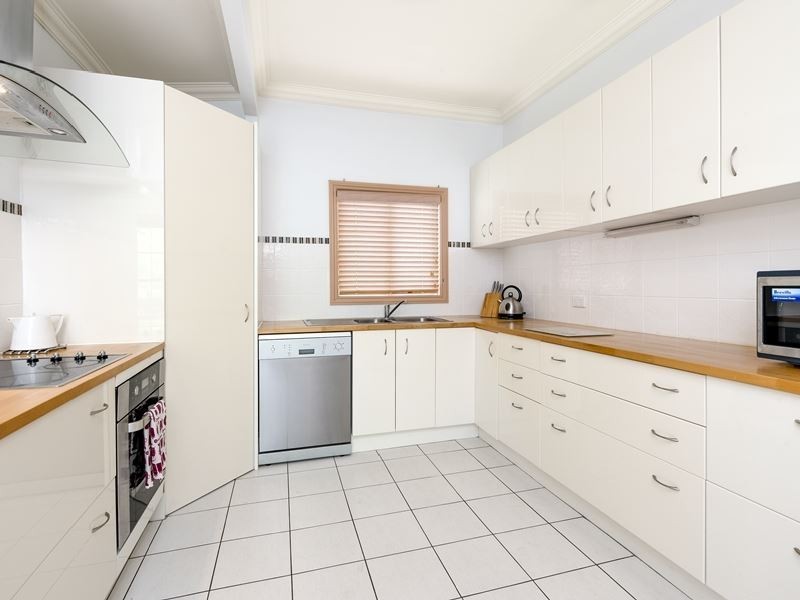 31 Brooks Street, Camp Hill QLD 4152