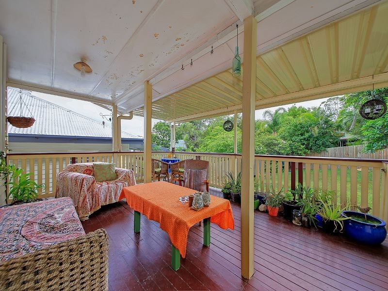 25 Merinda Street, Greenslopes QLD 4120