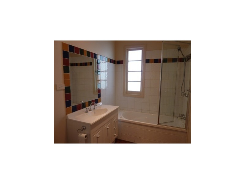 154 Morehead Ave, Norman Park QLD 4170