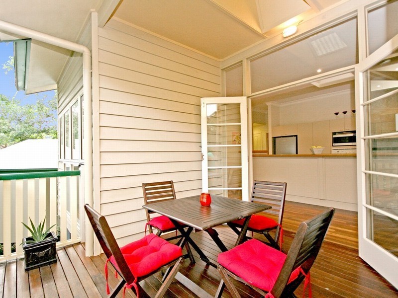 9 Grand Parade, Ashgrove QLD 4060