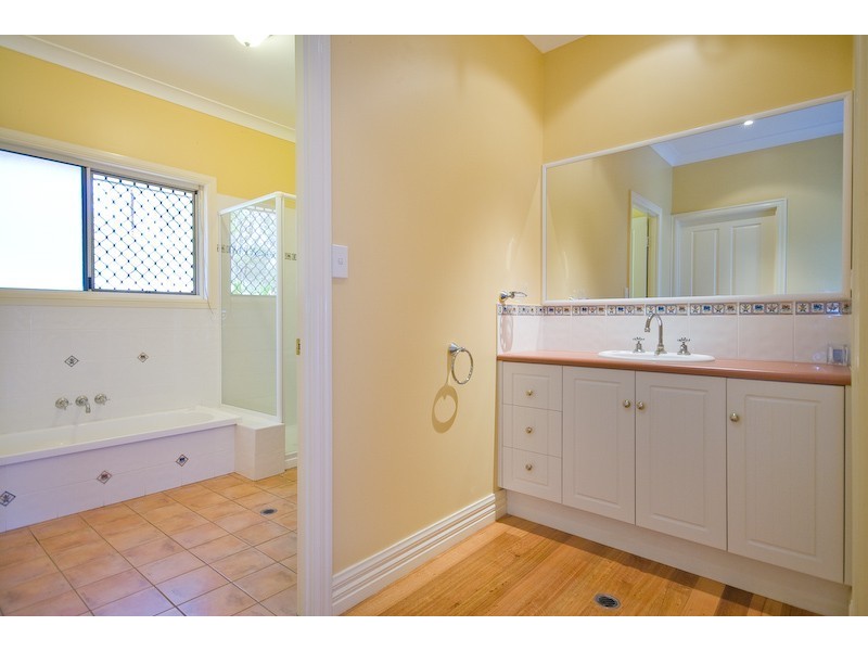 43 Larwood Place, Ferny Hills QLD 4055