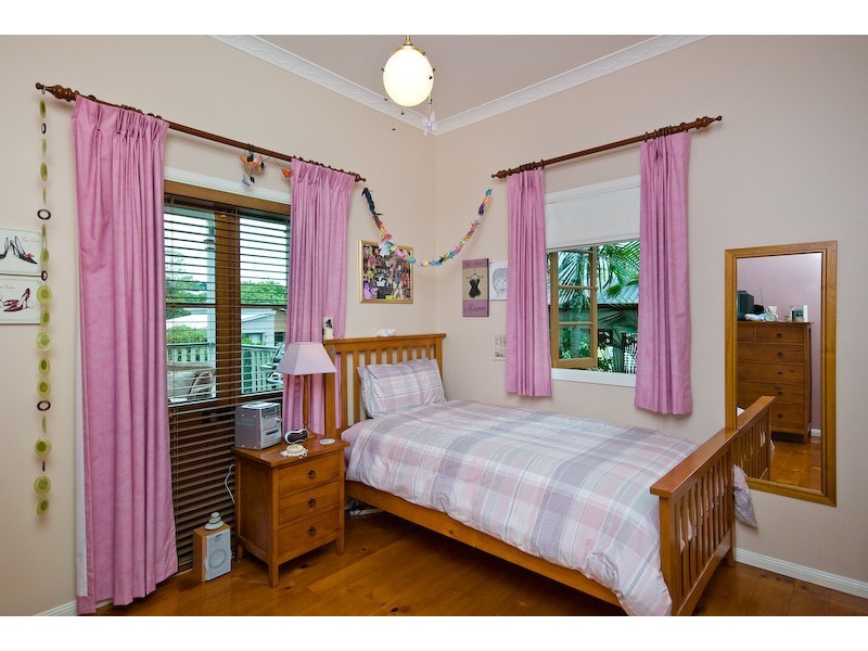 32 Coronation Street, Bardon QLD 4065