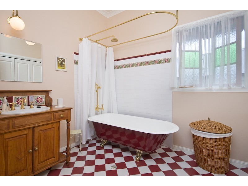 32 Coronation Street, Bardon QLD 4065