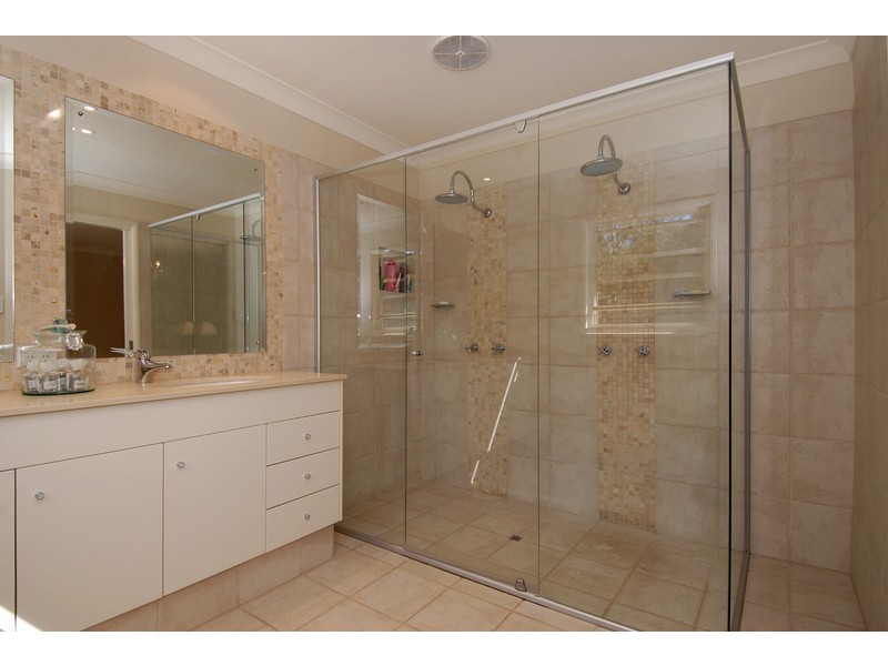 59 Fletcher Parade, Bardon QLD 4065