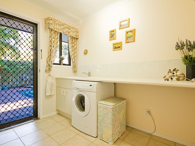 3 Jan Street, The Gap QLD 4061