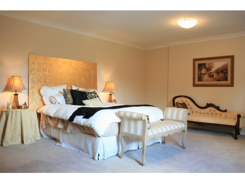 6 Easton Close, The Gap QLD 4061