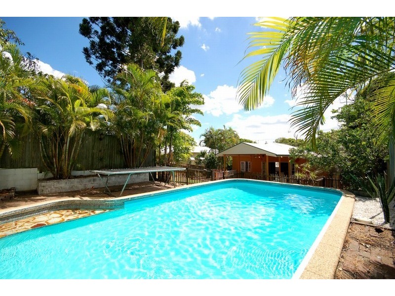 22 Beatrice Street, Bardon QLD 4065