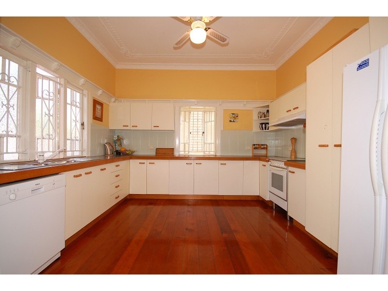 22 Beatrice Street, Bardon QLD 4065