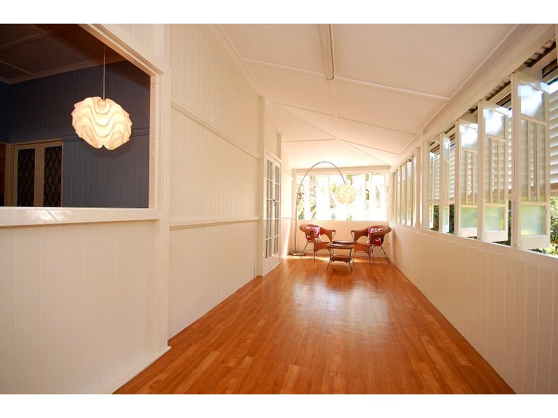 22 Beatrice Street, Bardon QLD 4065