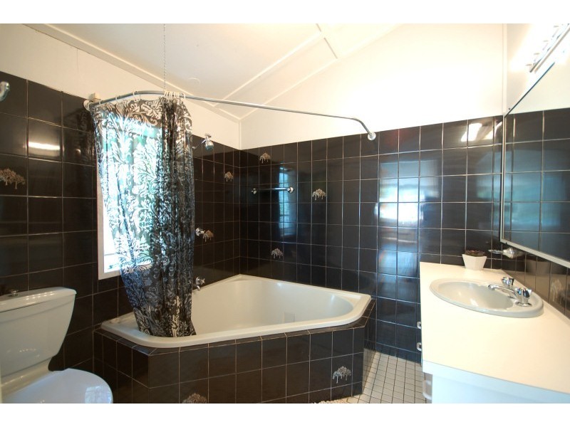 22 Beatrice Street, Bardon QLD 4065