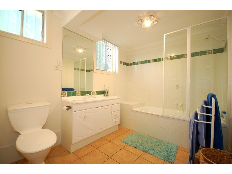 22 Beatrice Street, Bardon QLD 4065