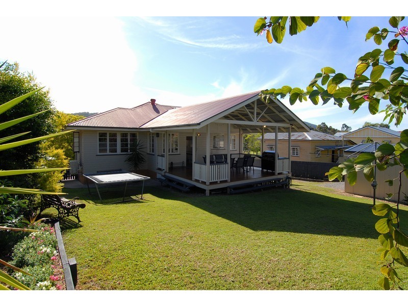 19 Crown Street, Bardon QLD 4065