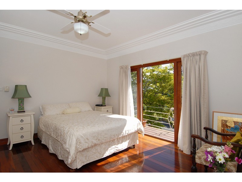19 Crown Street, Bardon QLD 4065