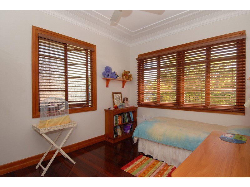 19 Crown Street, Bardon QLD 4065