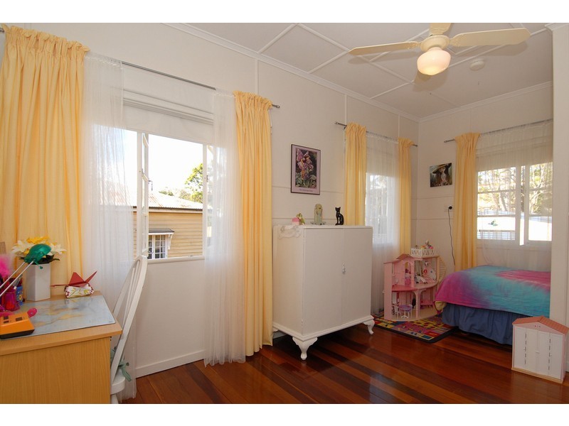 19 Crown Street, Bardon QLD 4065