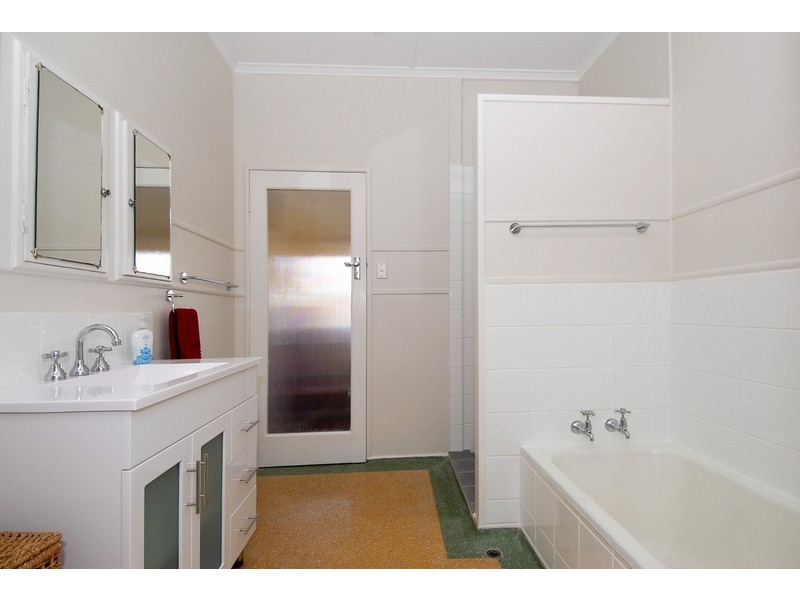 19 Crown Street, Bardon QLD 4065
