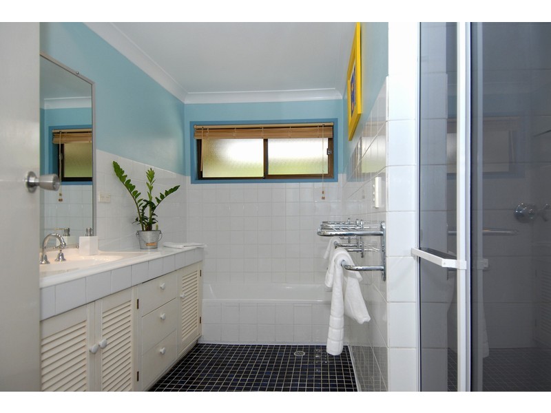16 Woodmere Street, The Gap QLD 4061