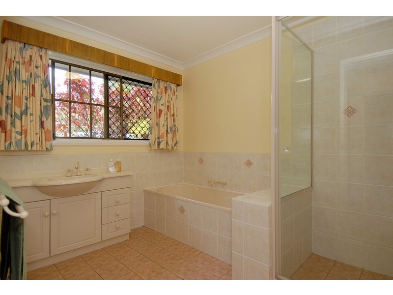 1 Sonda Place, Kenmore QLD 4069